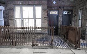 Modern Deluxe Five Bedroom House Near Chalk Farm Station By Belvilla